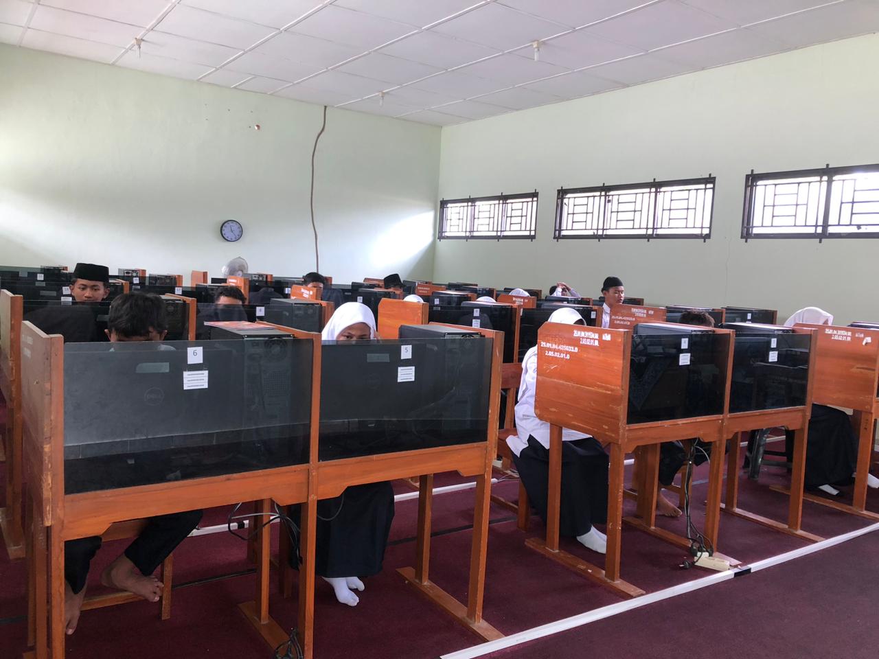 Hari Pertama Pelaksanaan ANBK Tahun 2024 di MTsN 3 Kulon Progo Berjalan dengan Lancar