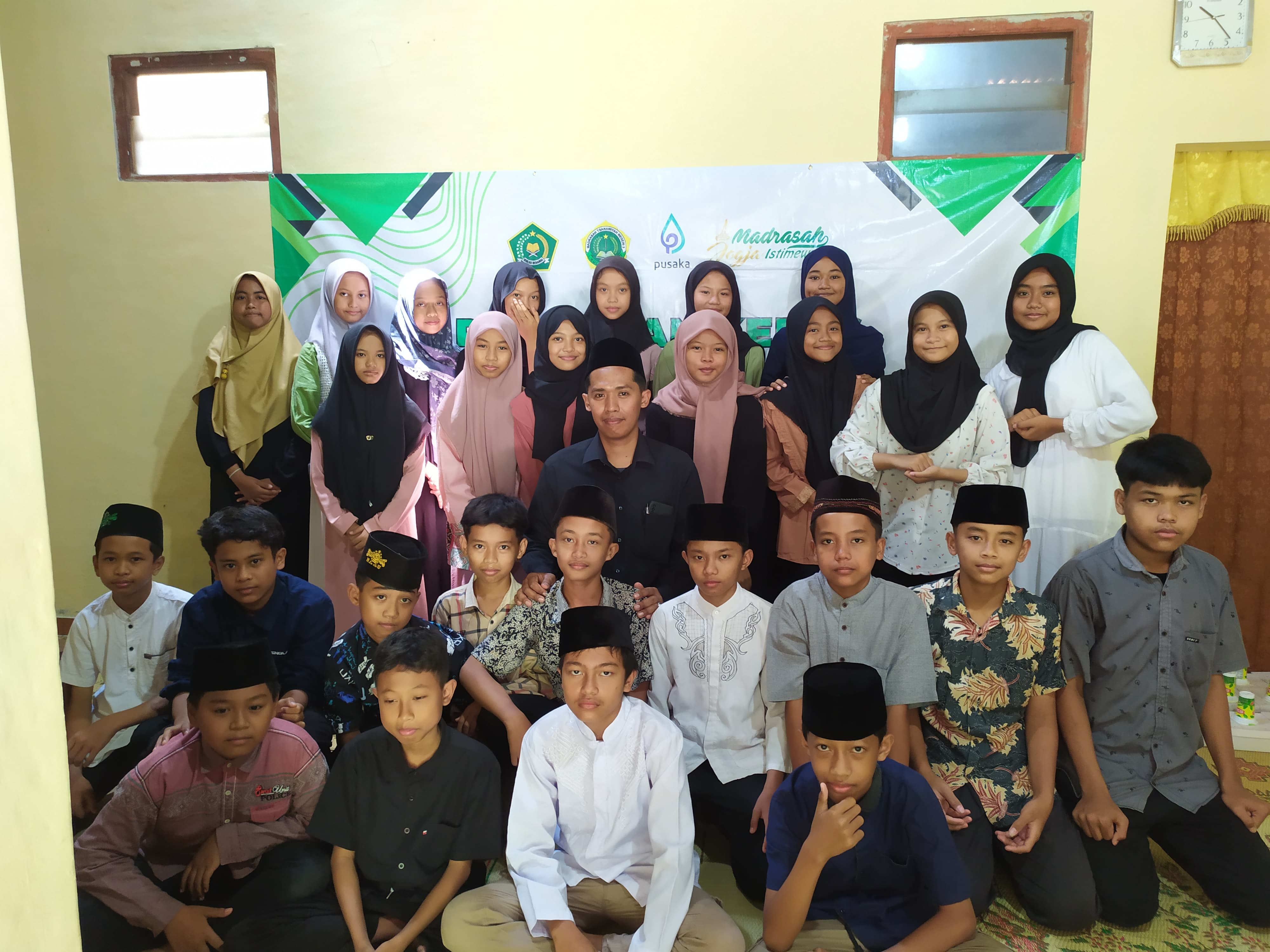 Kelas VIIC MTsN 3 Kulon Progo Sukses Adakan Pengajian Kelas Bertajuk Mempersiapkan Bekal Menuju Sukses Dunia dan Akhirat