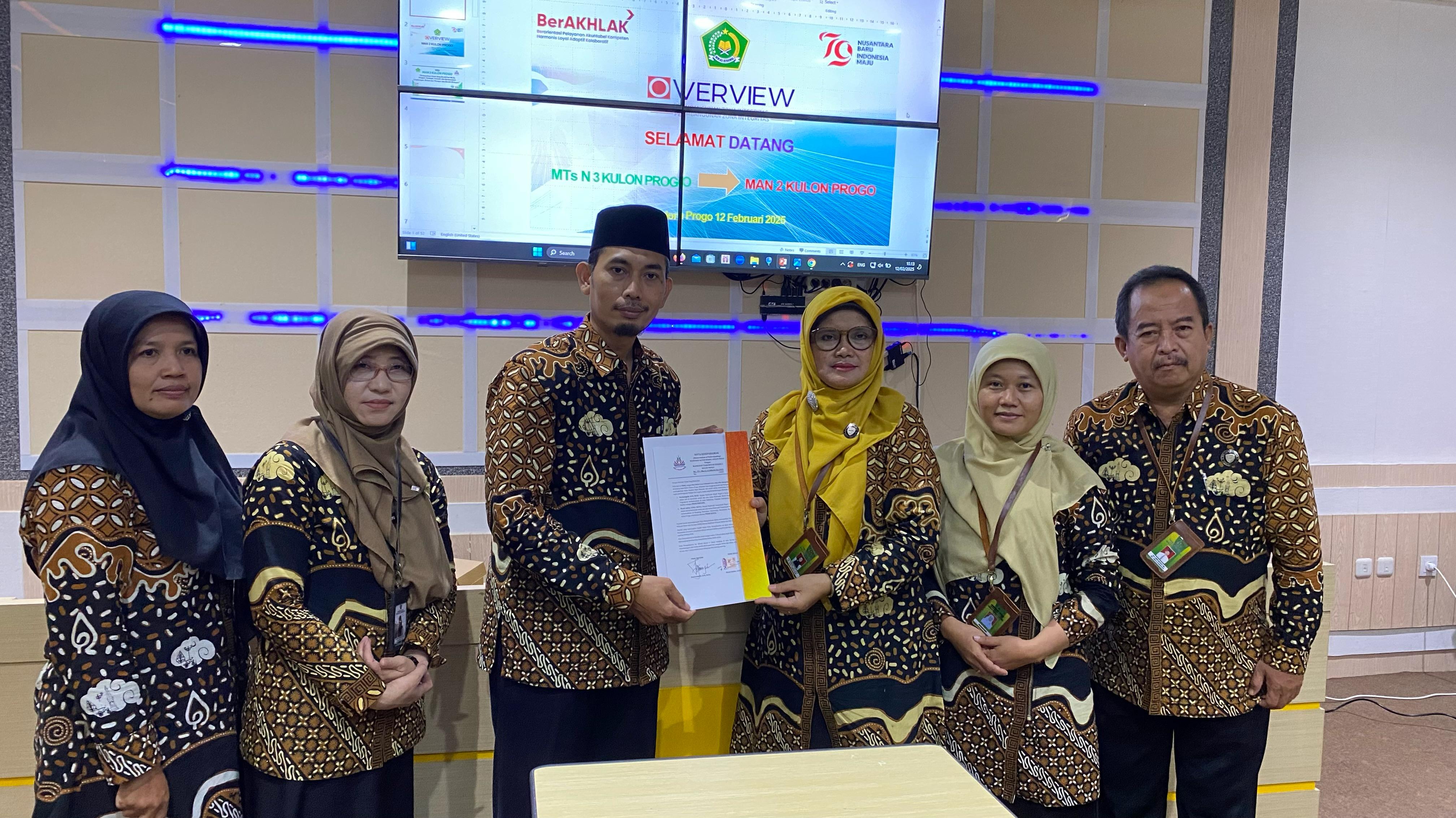 Tingkatkan Pelayanan: MTsN 3 Kulon Progo Studi Tiru Pembangunan Zona Integritas ke MAN 2 Kulon Progo