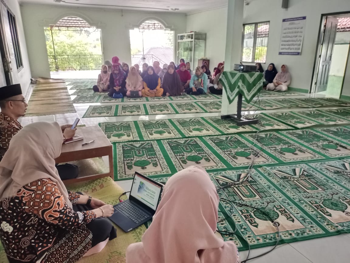 Kepala MTsN 3 Kulon Progo Sosialisasikan Pembangunan ZI kepada Orang Tua