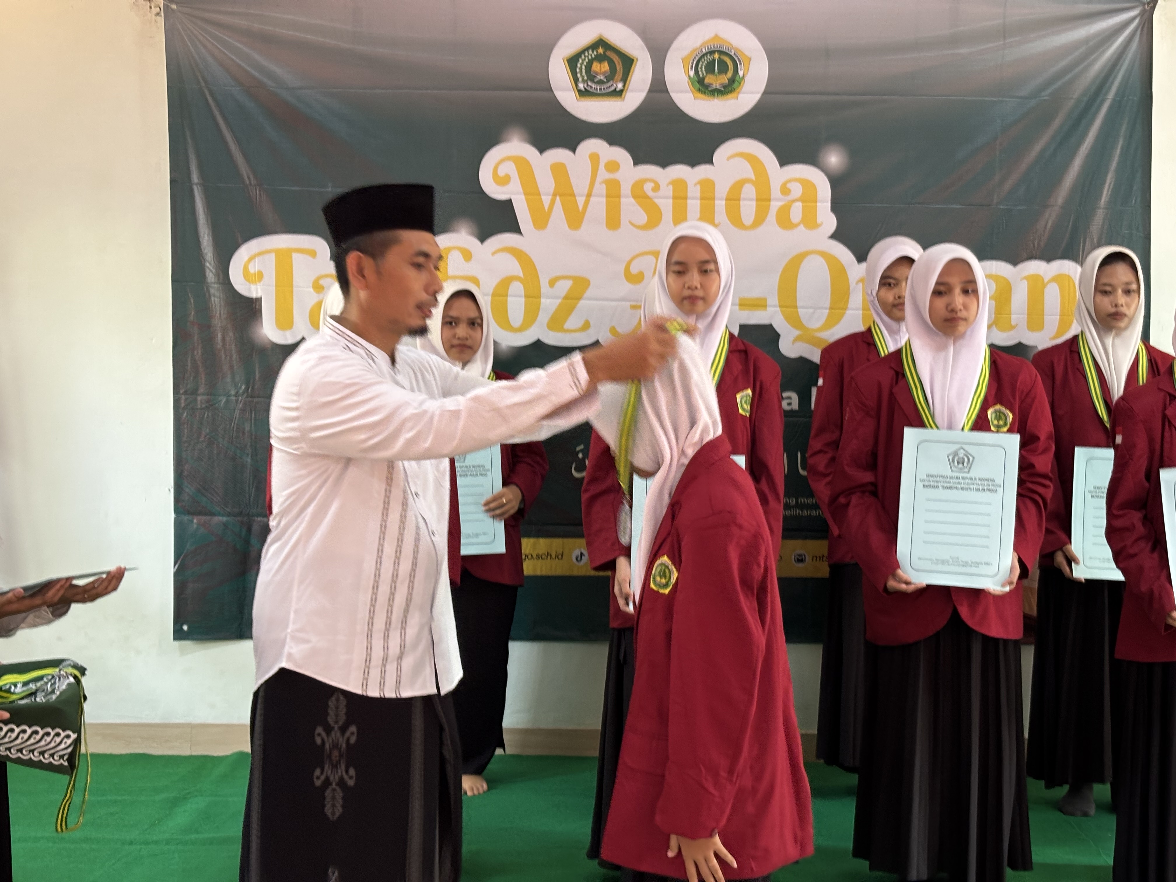 Wisuda Tahfizh MTsN 3 Kulon Progo: Menggapai Berkah, Menjaga Kalamullah