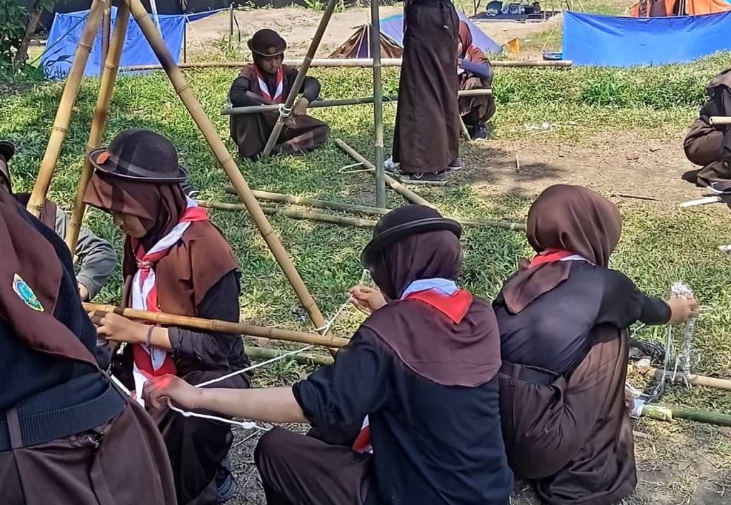 Lomba Pionering Latih Kekompakan Peserta Didik MTsN 3 Kulon Progo