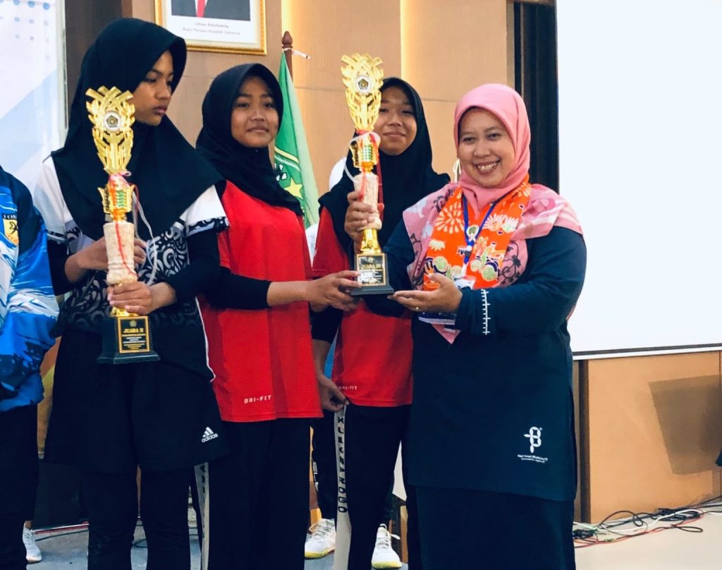 Ganda Putri MTsN 3 Kulon Progo Raih Juara Ketiga PKM Badminton