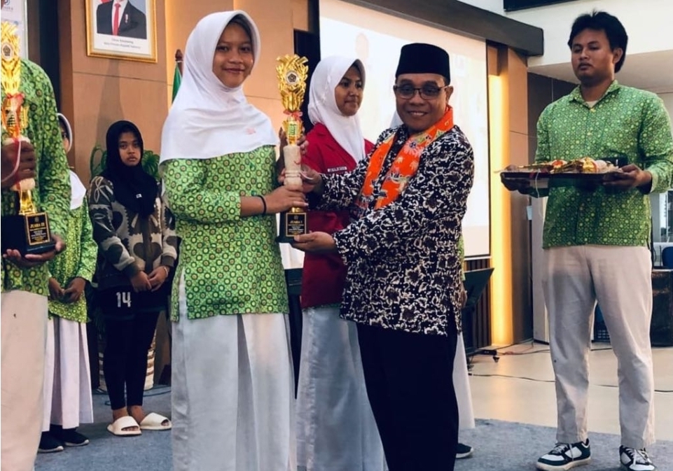 Gendis Radistie MTsN 3 Kulon Progo Raih Juara Pertama PKM Tenis Meja Tunggal Putri